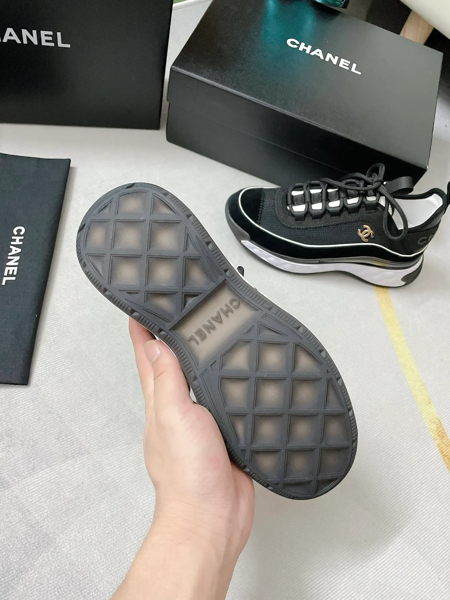 👟👟Ex-factory price 480👟👟 Women's shoes, women's clothing, sizes: 35-45 in stock, welcome to see the board for tasting details. Chanel Chanel Couple Style Xiaoxiang Casual Sports Shoes Dad Shoes Couple Style Counter original version 1:1, each color is accurately matched and internally marked. Black and gold logo. Fabric: Silk cowhide/Imported sheep tendon Outsole: T👟👟Ex-factory price U outsole/Transparent crystal bottom Comes with flip-top magnet box, complete package